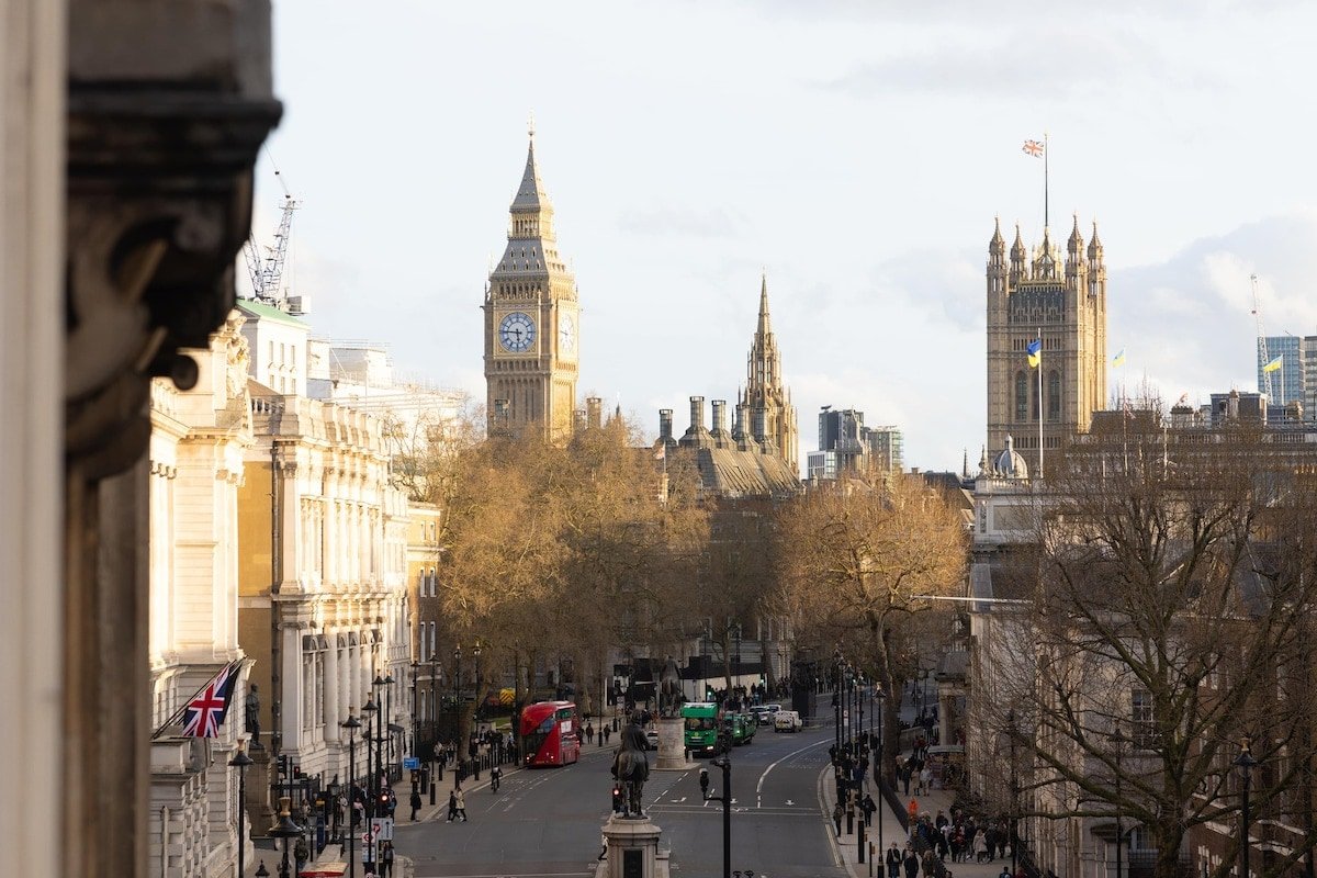 Spacious two-bed apartment 100m from Trafalgar sqr gallery image 5