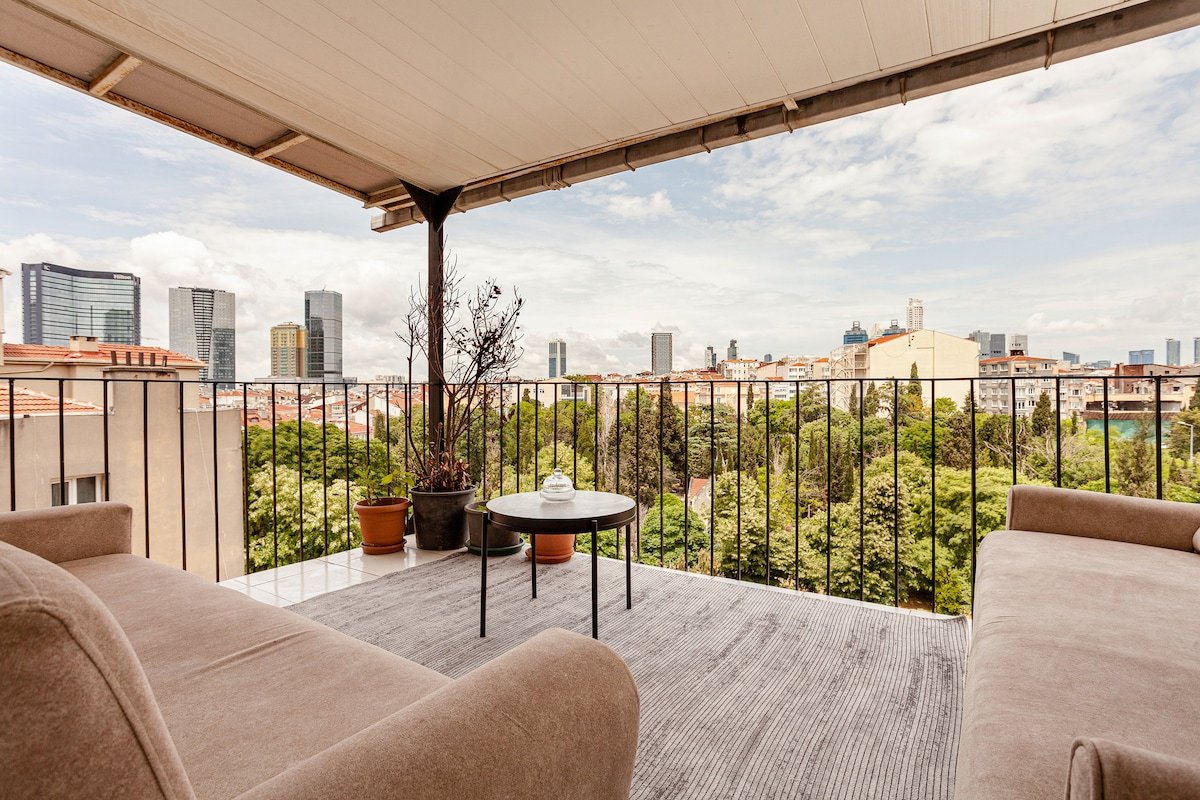 Charming 4BR-3BA. Lovely Balcony&Gardn&City View 1 gallery image 2