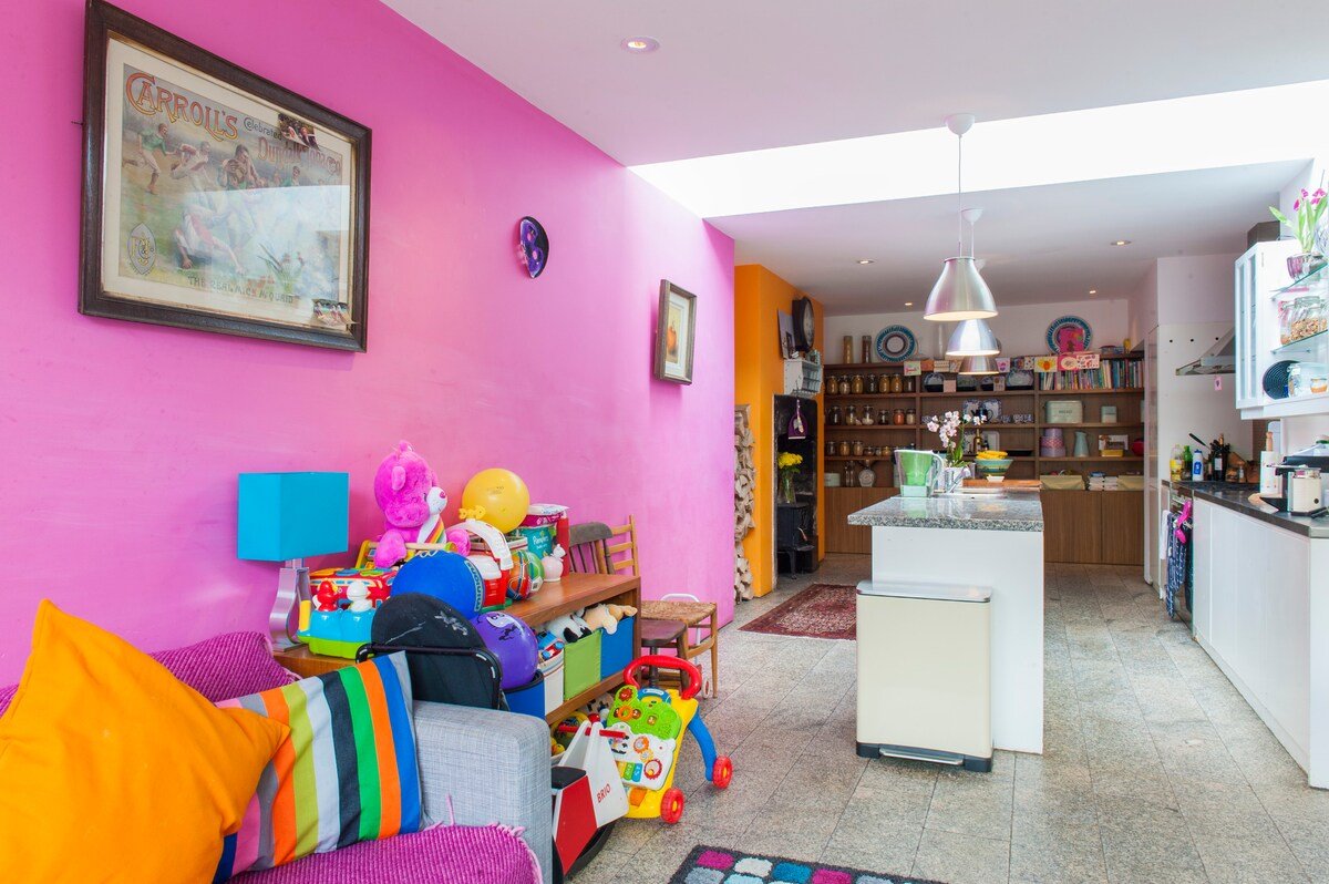 Victorian Fully Renovated 5 Bedroom House gallery image 5