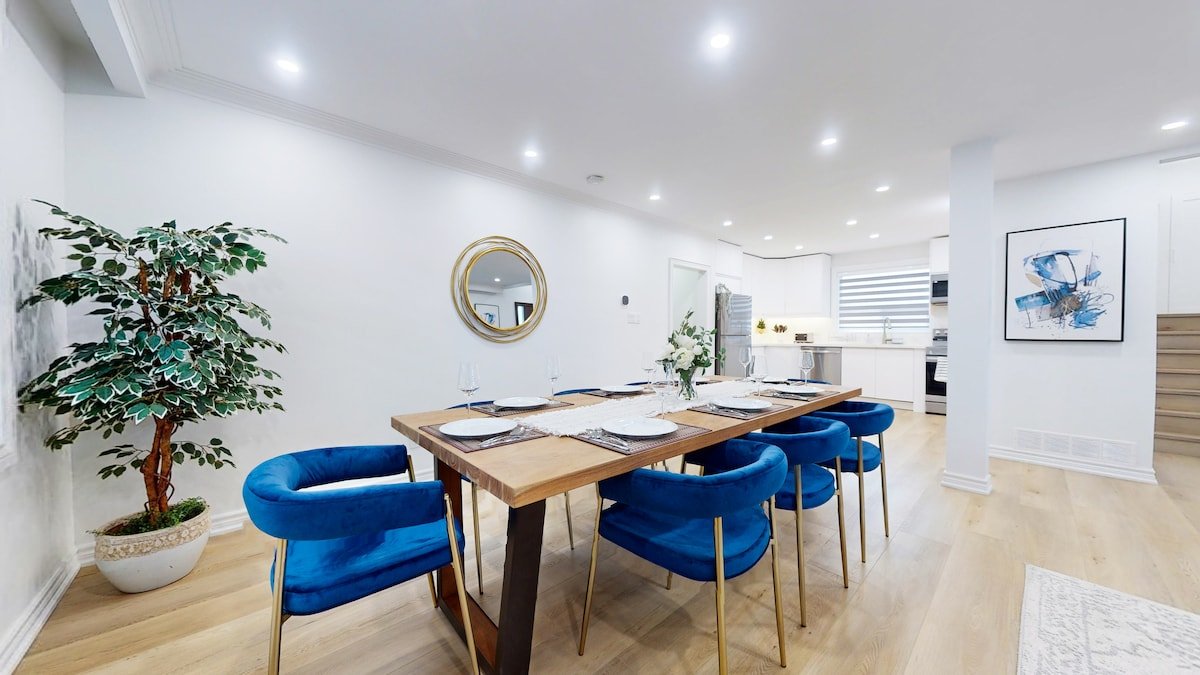 Luxury 7 Bedroom/3 Bath Home [No Cleaning Fee] gallery image 4