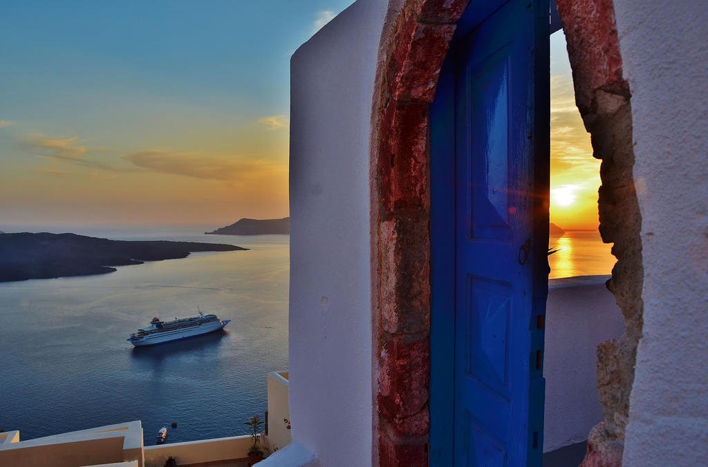 FIRA WHITE RESIDENCE DELUXE VILLA gallery image 3