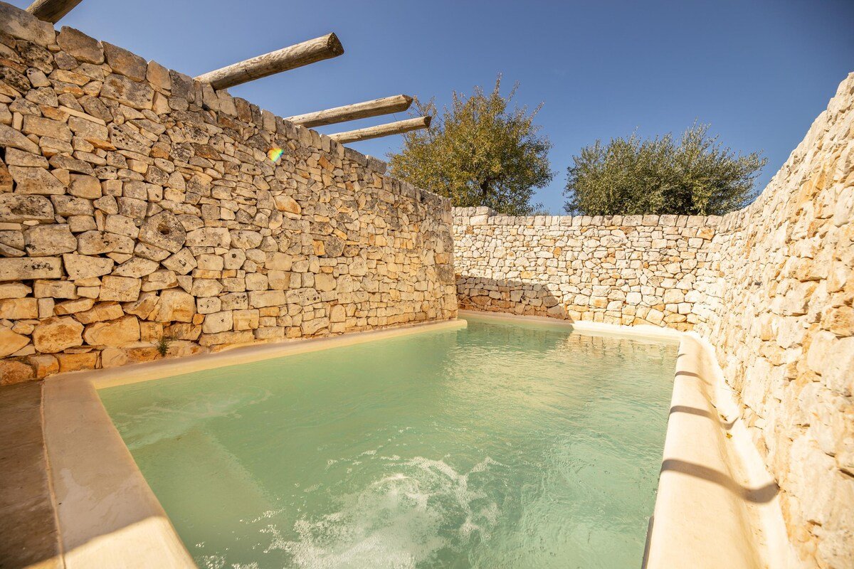 Trullo Fortuna Pool Suite gallery image 4
