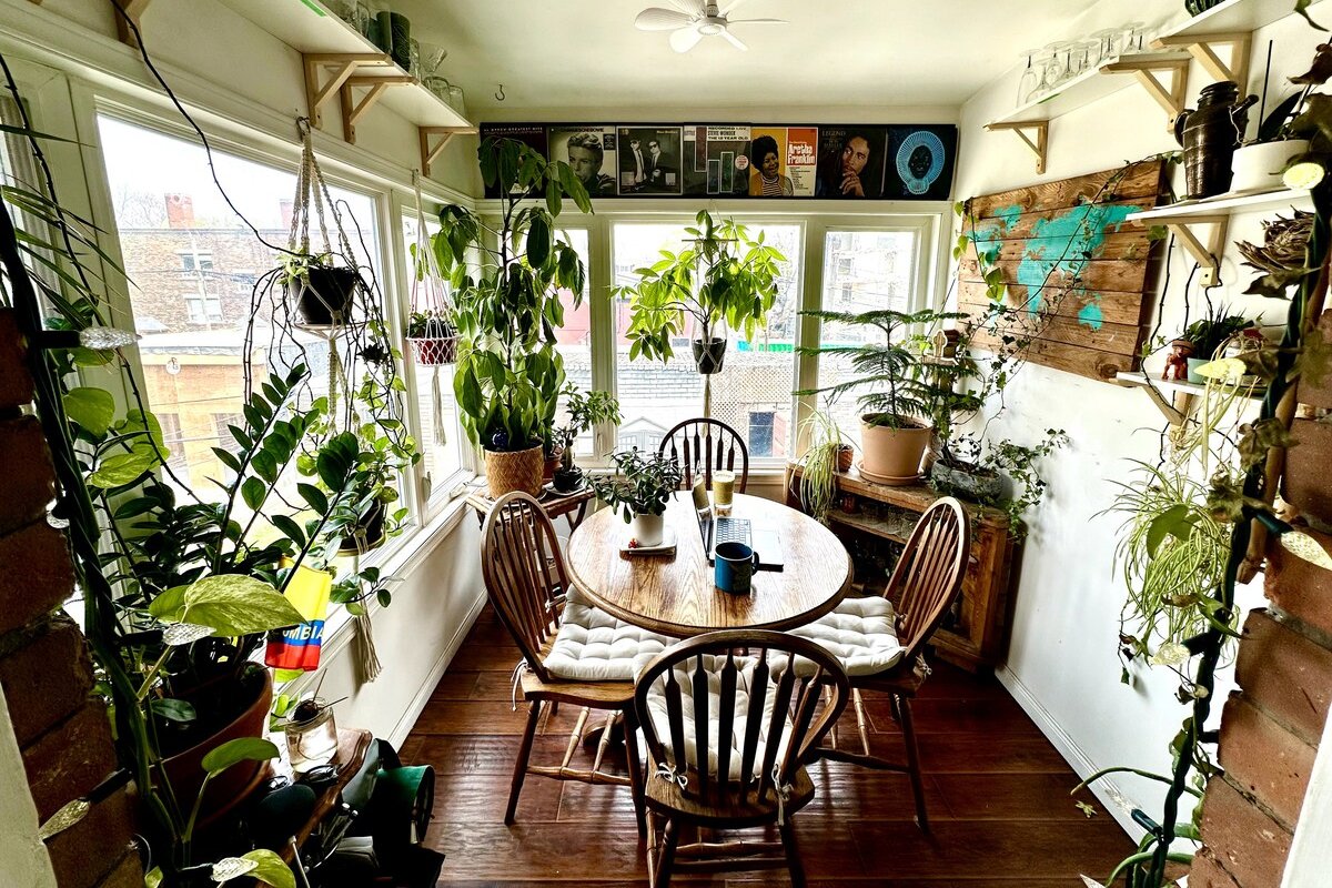 Spacious Entire 2-Bedroom Apartment with Sun Room gallery image 3