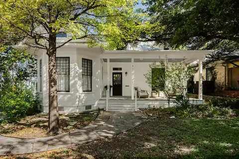 Charming 5 Bedroom Home in Austin