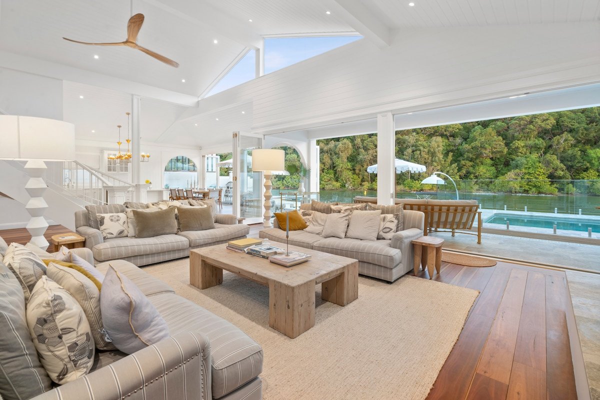 La Casa Blanca – Waterfront Luxury, Walk to beach gallery image 2