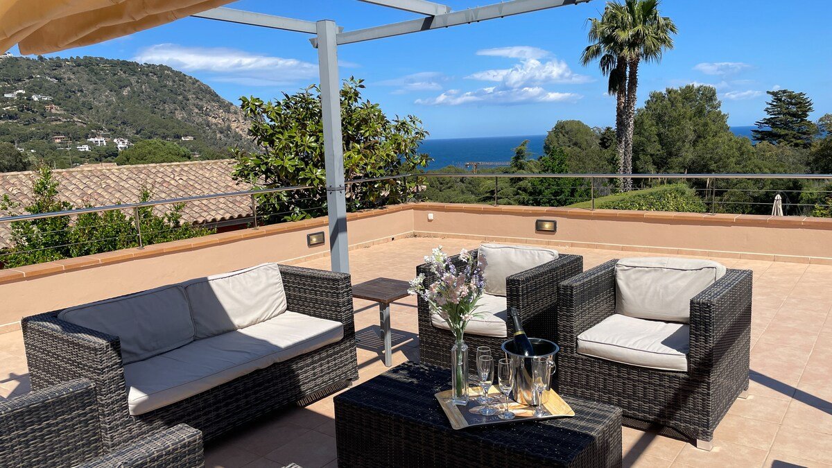 *Private Villa with Sea Views gallery image 5