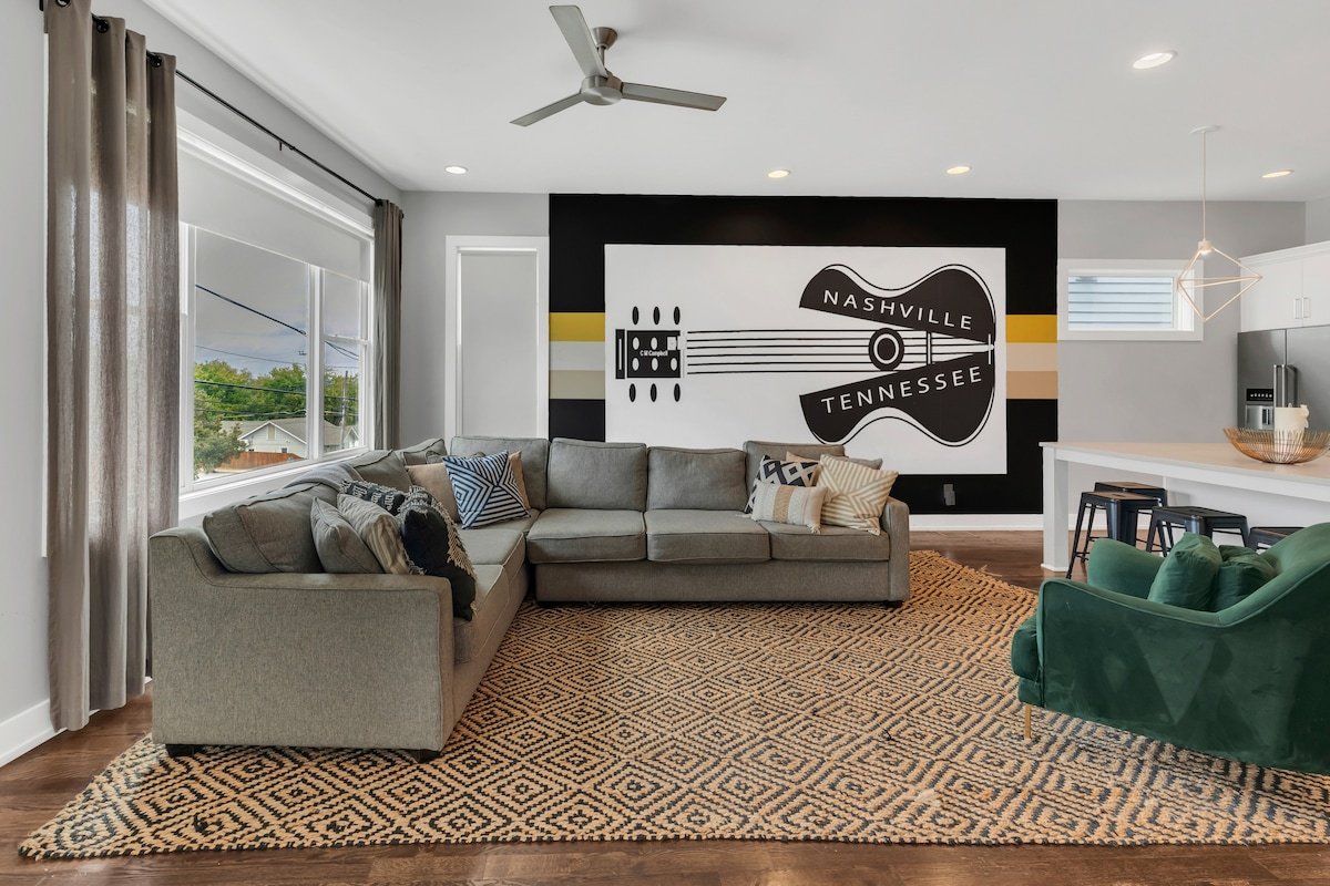 Huge Nashville Stunner Breathtaking Downtown Views gallery image 4