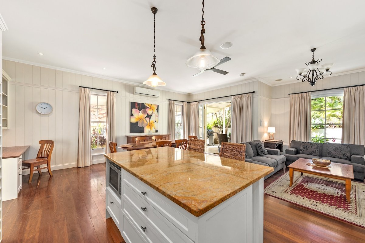 The Family Getaway ~ 3 Bed/2 Bath/1Car ~ Wooloowin gallery image 2