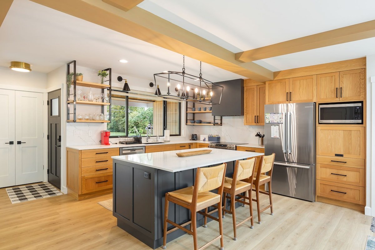 Spacious & Bright ~ Water View gallery image 2