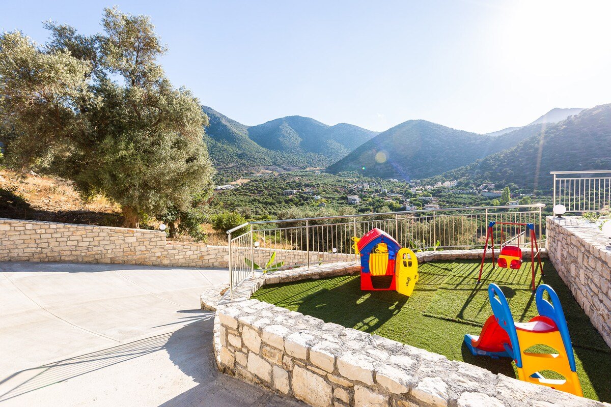 Paris Villa, with Pool, BBQ, Playground & SeaViews gallery image 5