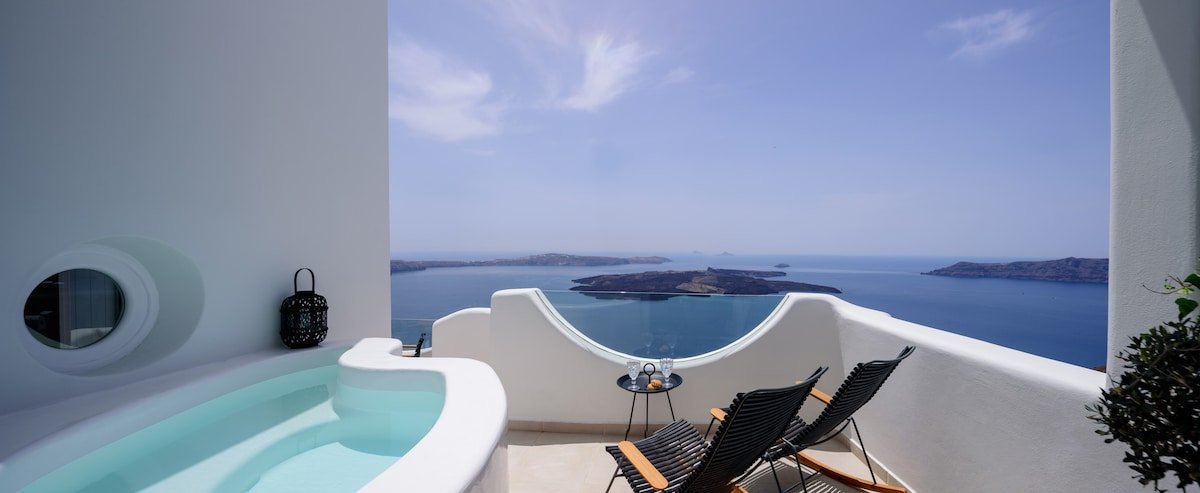 Aethria Suite with Caldera View gallery image 2