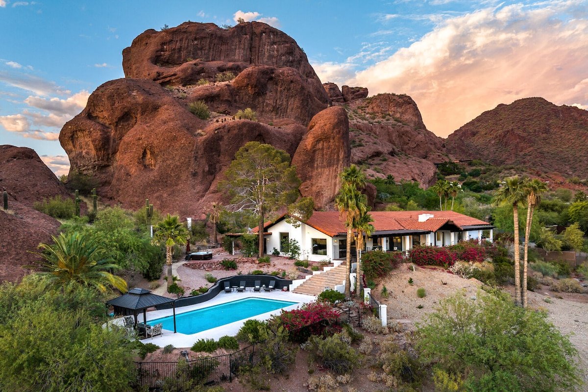 Mid-Century Mountain Dream Villa, Hot Tub, Pool