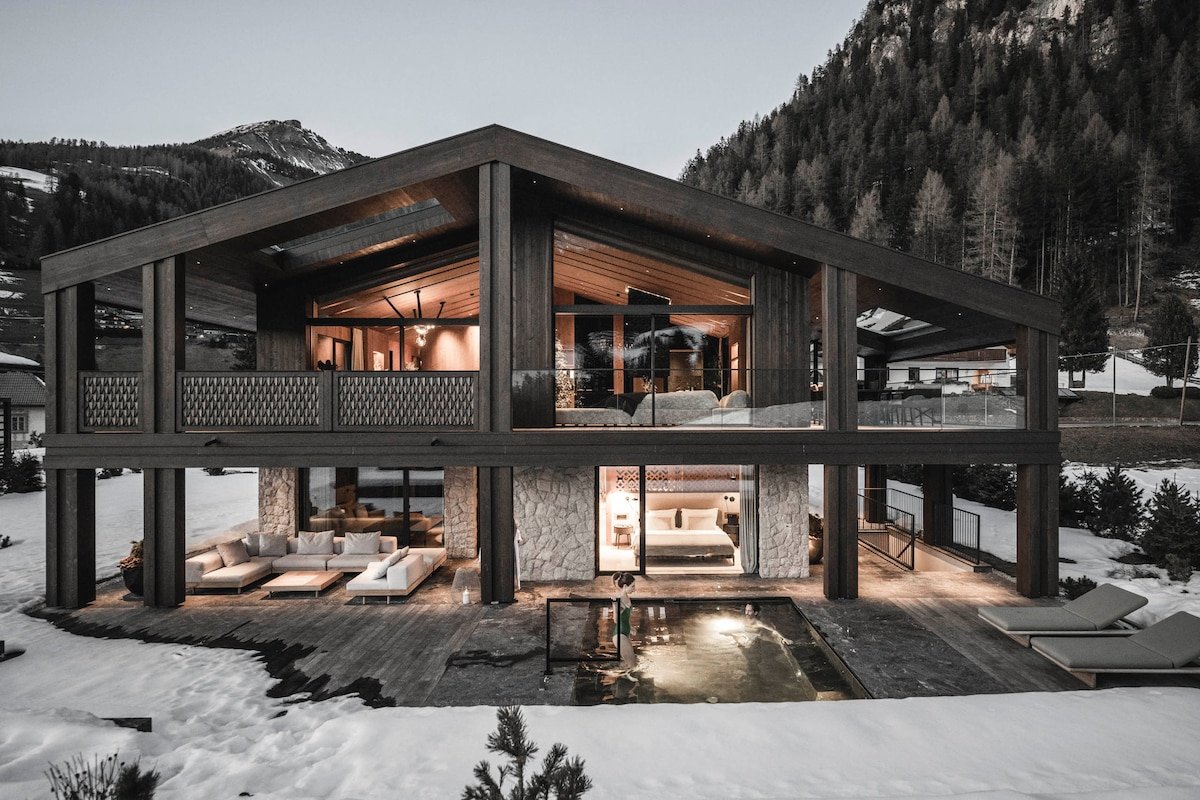 Luxury Chalet Alpurio 1300 sqm with Jacuzzi