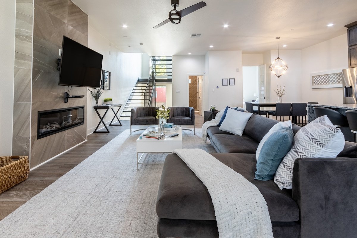 Luxury IN THE MIDDLE OF Bishop Arts! gallery image 3