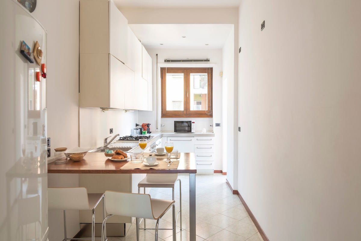 Milano Darsena apartment: Navigli canals Milan gallery image 4