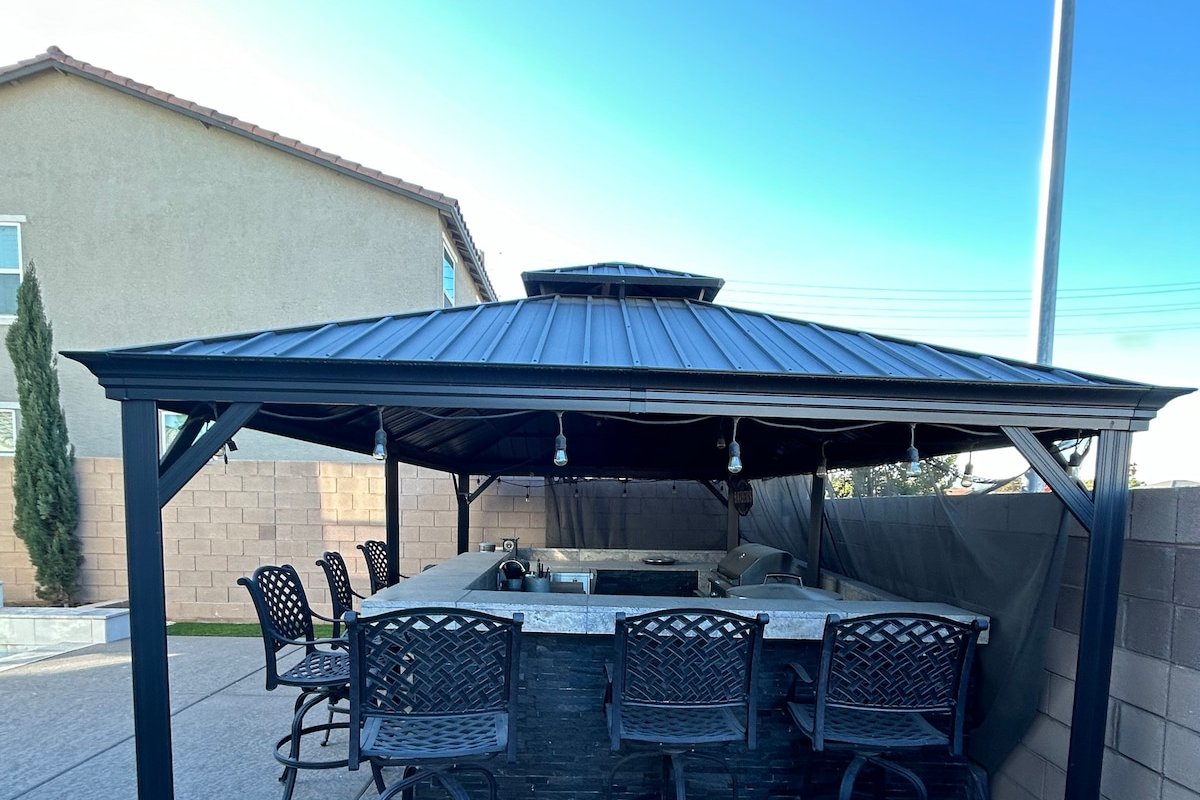 Vegas Home w/Jacuzzi 1 mile from Stadium & Strip! gallery image 4