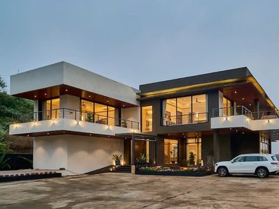 Eldora – 5BHK Fun Villa with Lakefront & Games