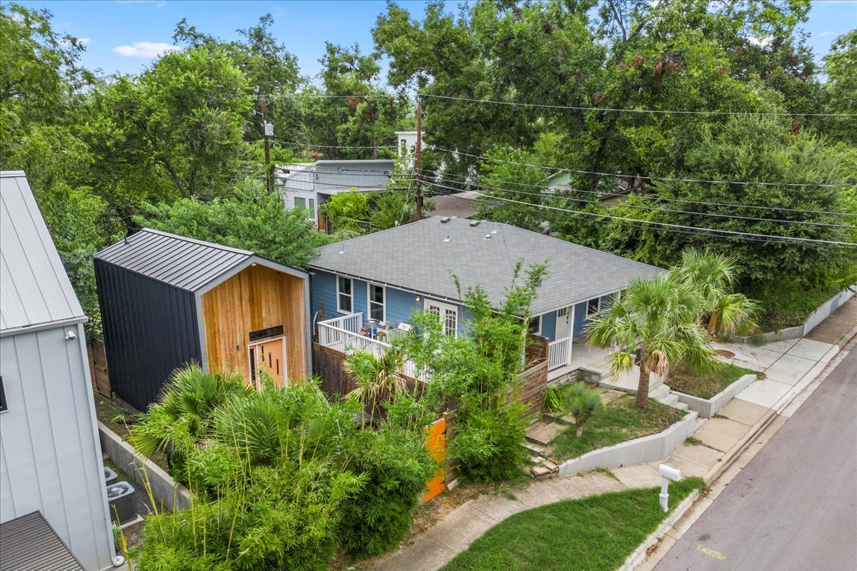 Walkable 2-home Eastside Austin Oasis