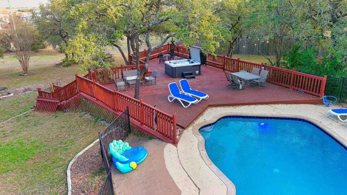 Austin Retreat: Private Pool, Hot Tub & Pet Space gallery image 4
