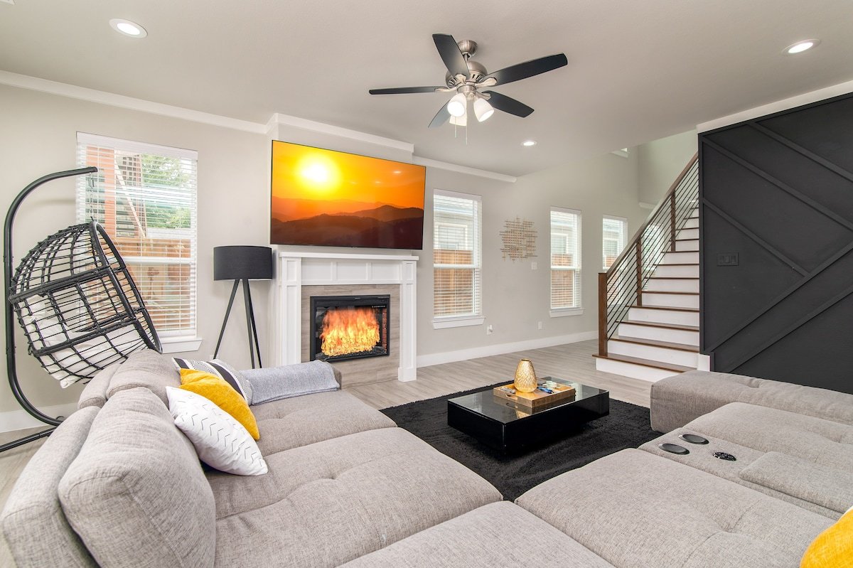 Dallas Luxury 4BR New Build Great For Large Groups gallery image 2