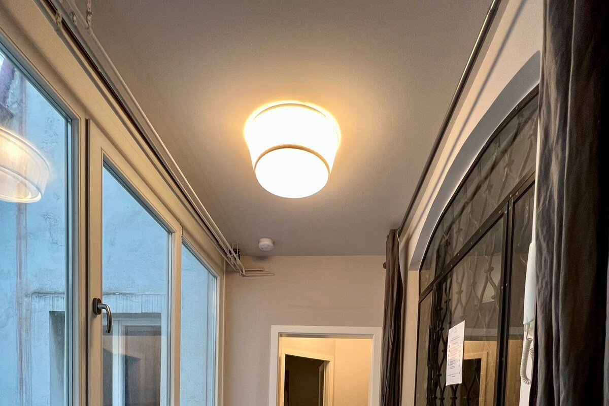 Stylish 4th-Floor Apartment in Vienna’s Heart gallery image 5