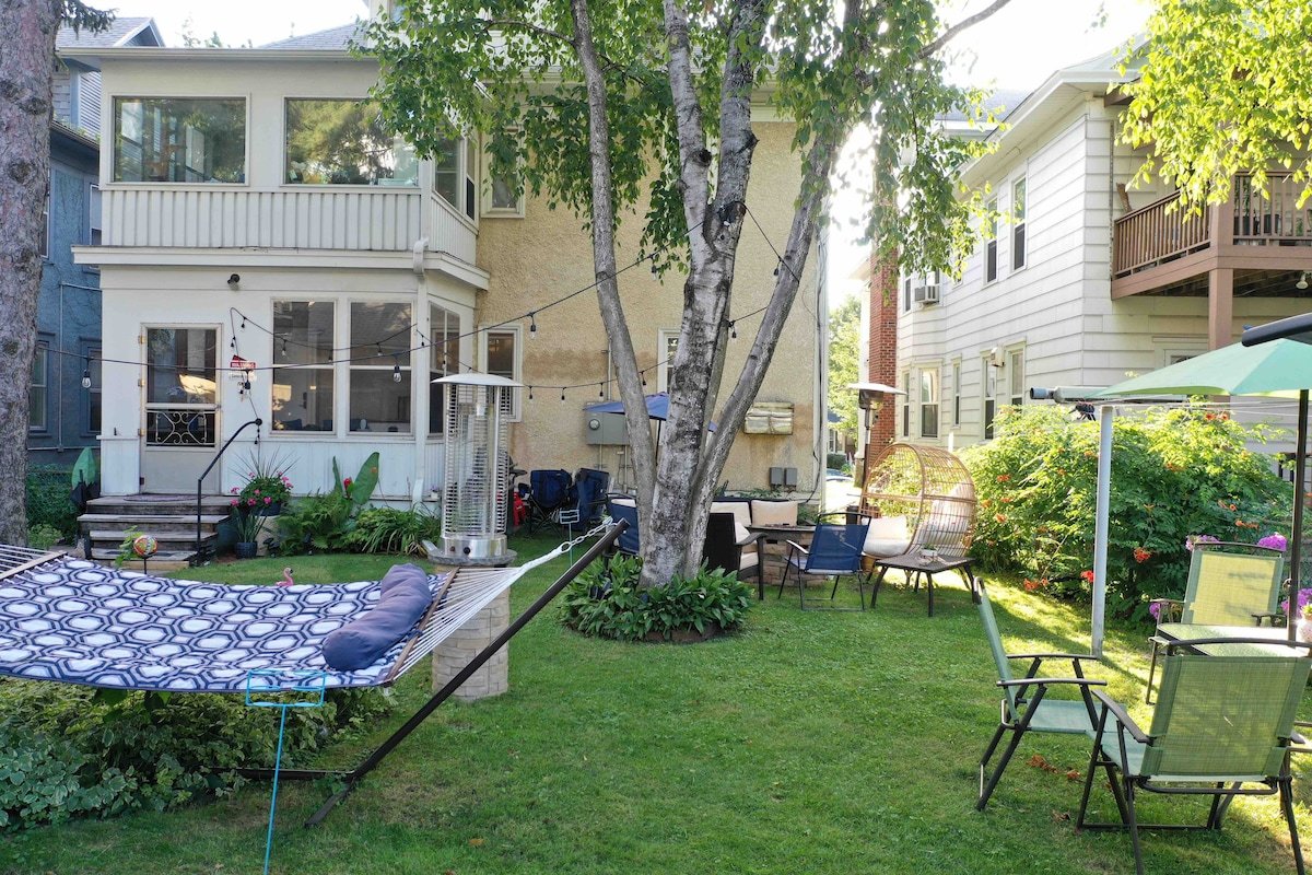 Entire Pleasant Mansion 9BR UT/DT By Lux Life gallery image 5