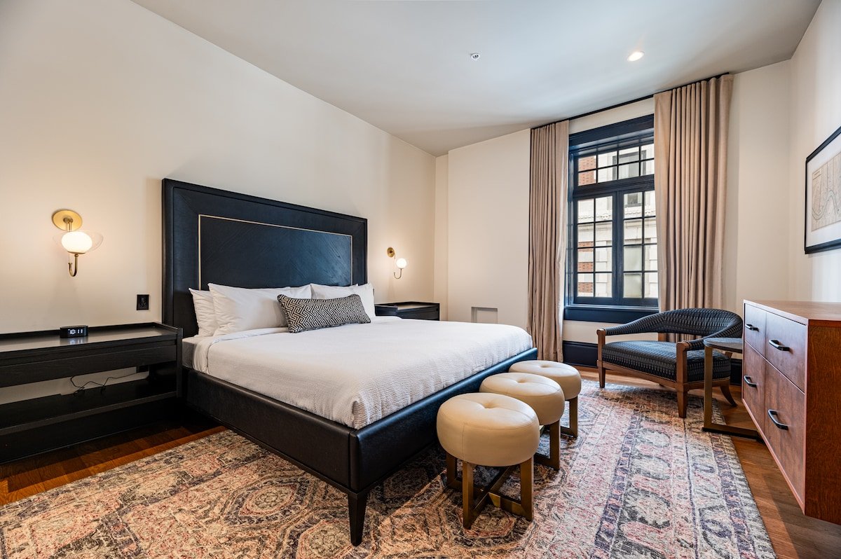 3BR City Views: Walk to French Qtr | Mayfair Hotel gallery image 5