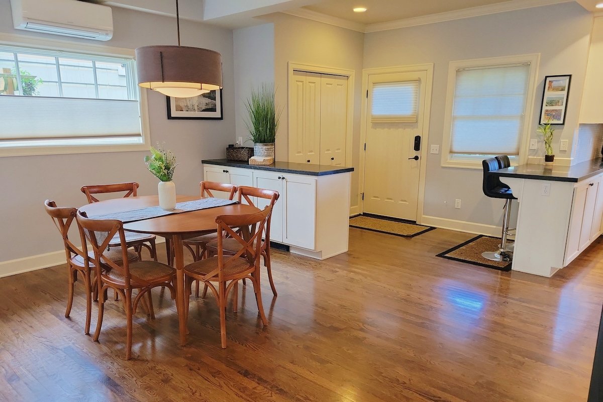 Classic Admiral District Townhome in West Seattle gallery image 4