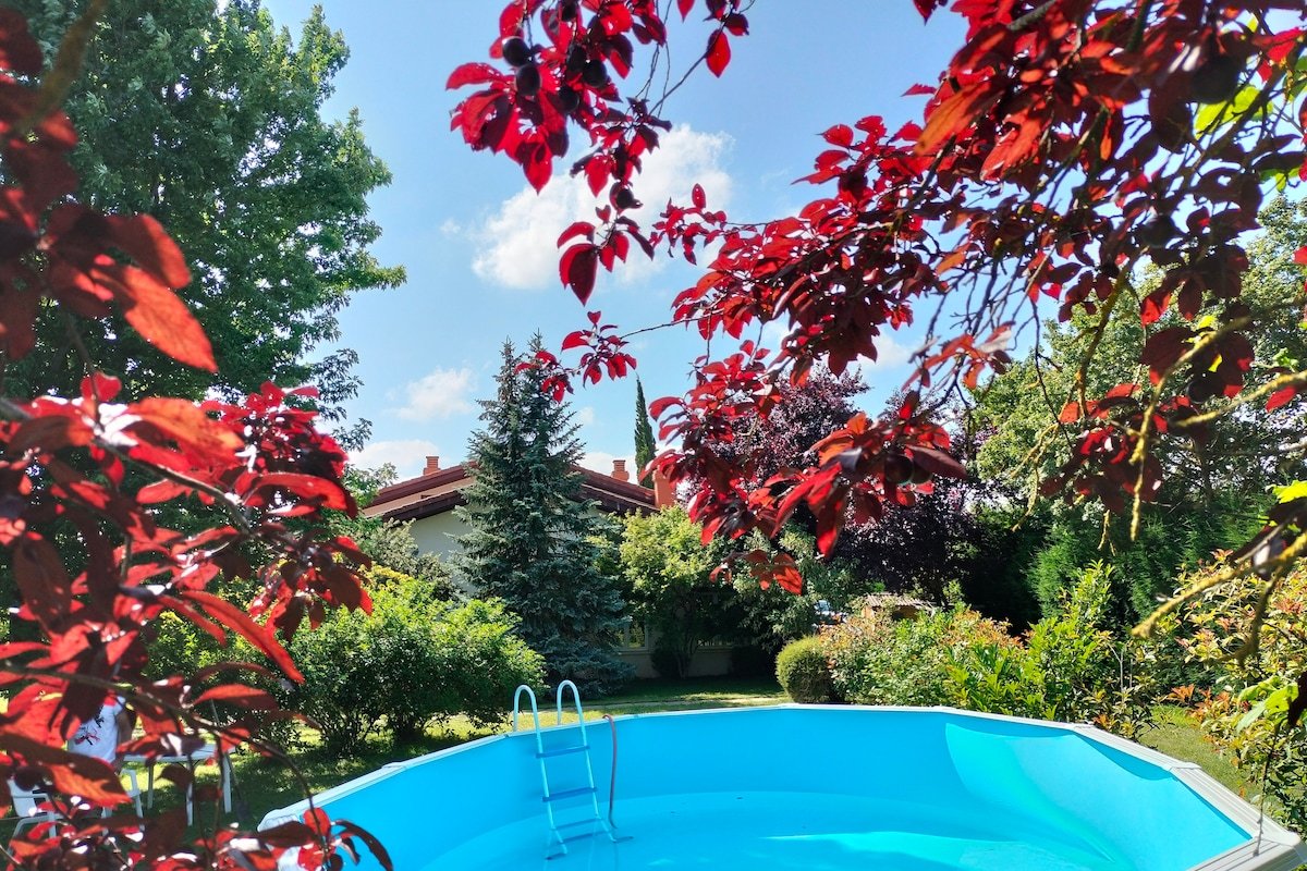 Casa rural con amplio jardín y piscina gallery image 5