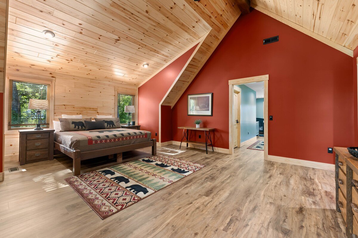 Sleeps 20 | Lakefront Retreat • Pool, Spa, Theatre gallery image 2