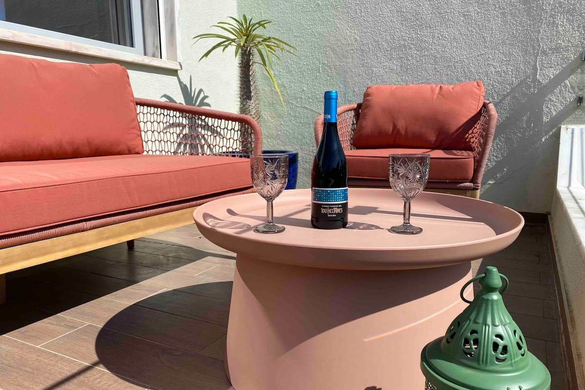 Shabby Chic 5 mins to Beach w/Huge Terrace gallery image 3