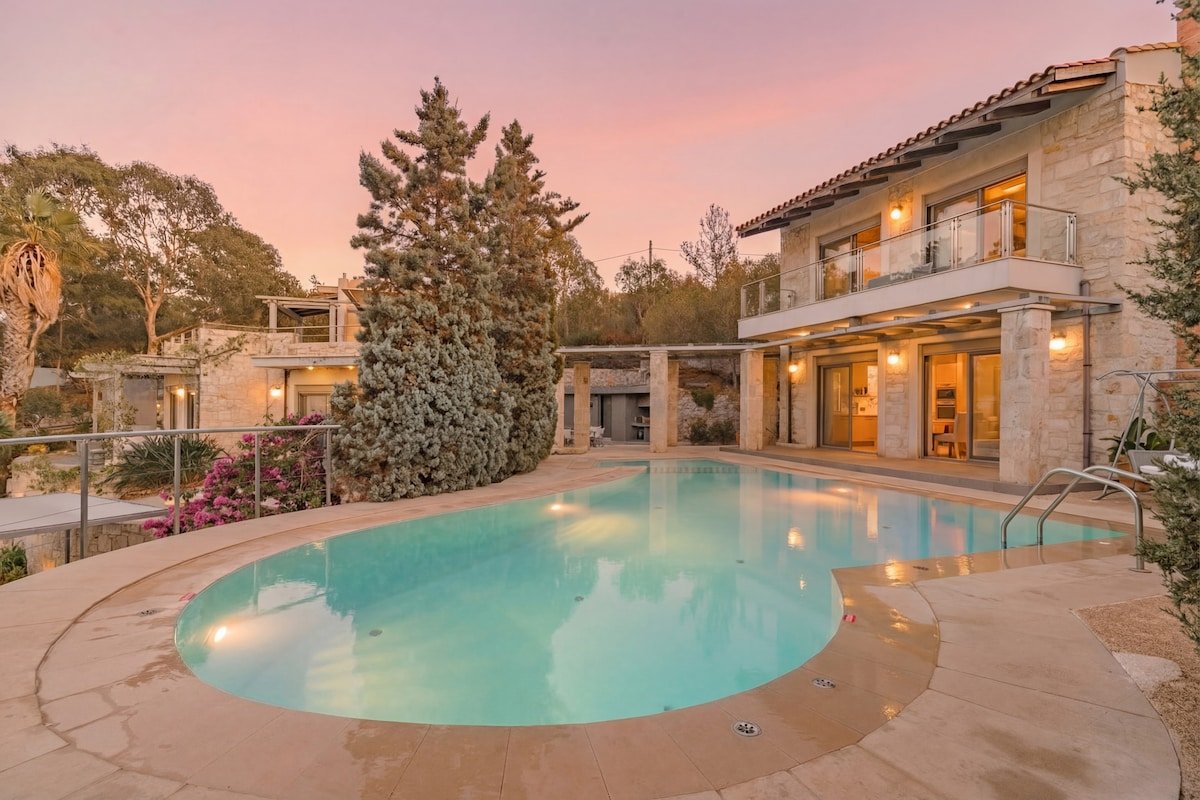 Private 2-Villa Estate for 8 | Pool & Sea View gallery image 2