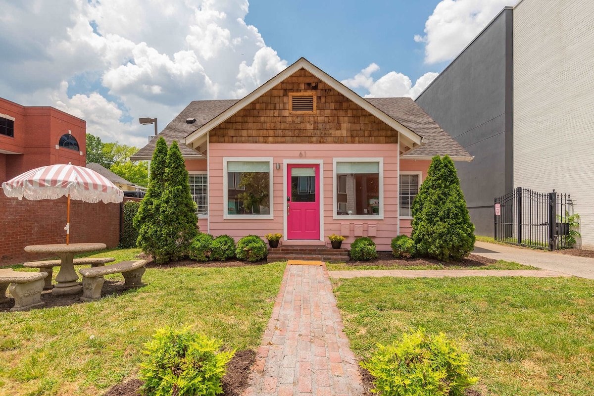 The Dolly House on Music Row • 4BR • Sleeps 12 gallery image 3