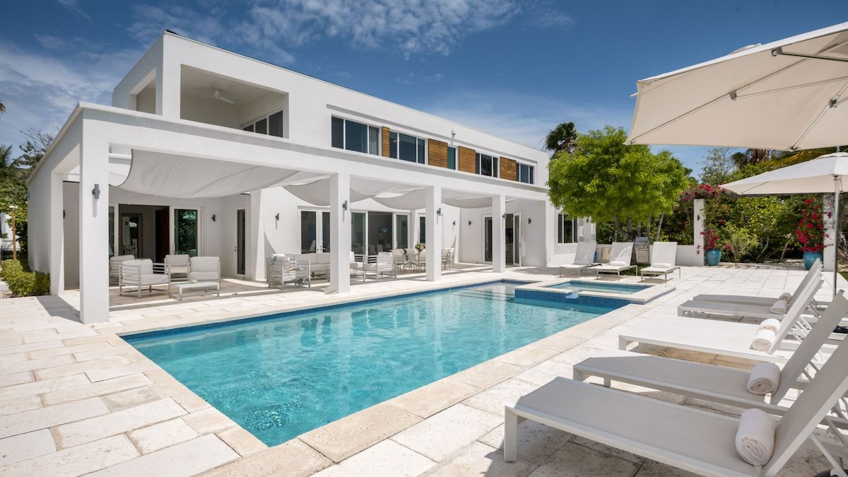 Turquoise Villa at Grace Bay