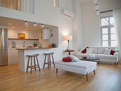 Kekias | 2BDR Suite | Ermou Str. View | 4 Streets