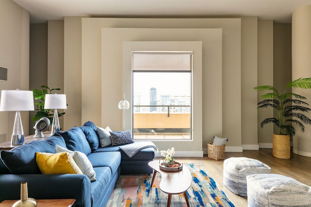 LUX Dtown Penthouses 9bd/9ba Sleep 25+Parking+Pool gallery image 4