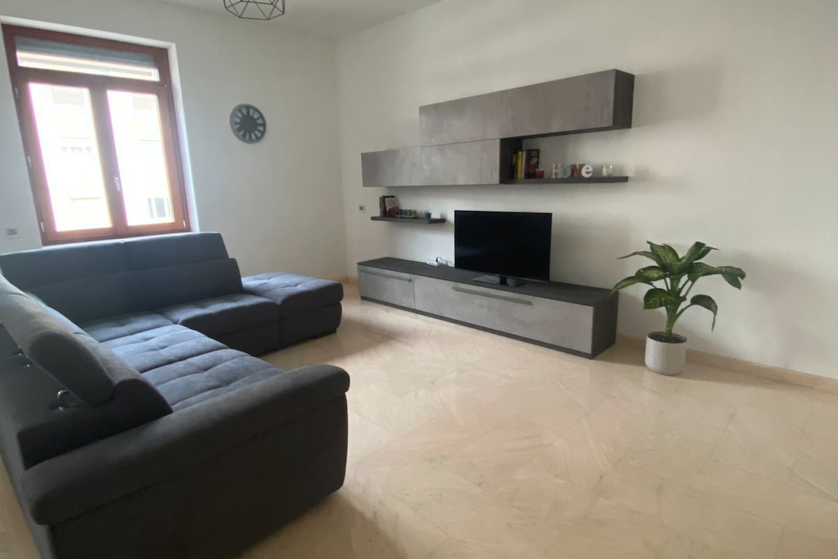 [Elegante Appartamento in Centro] gallery image 3