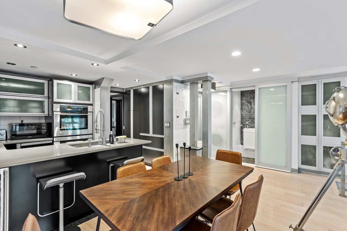 Rove Travel | Charles Court | Grand 2BR Duplex gallery image 4