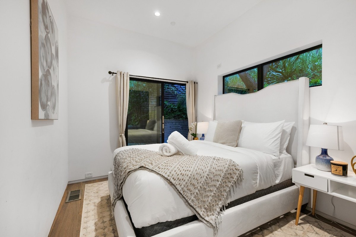 Peaceful Luxe Getaway in Exclusive Bel Air gallery image 4