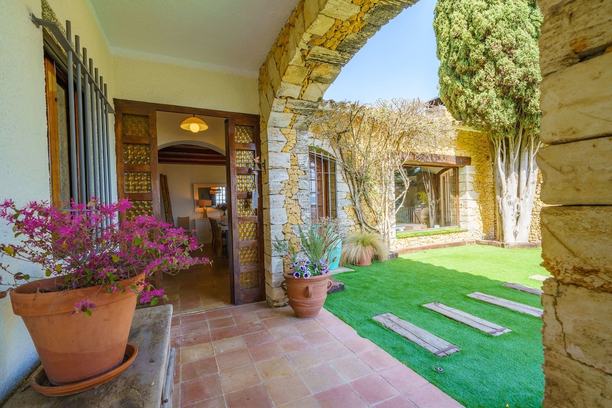 Villa Can Toni – Sea View, Pool, Jacuzzi & A/C gallery image 4