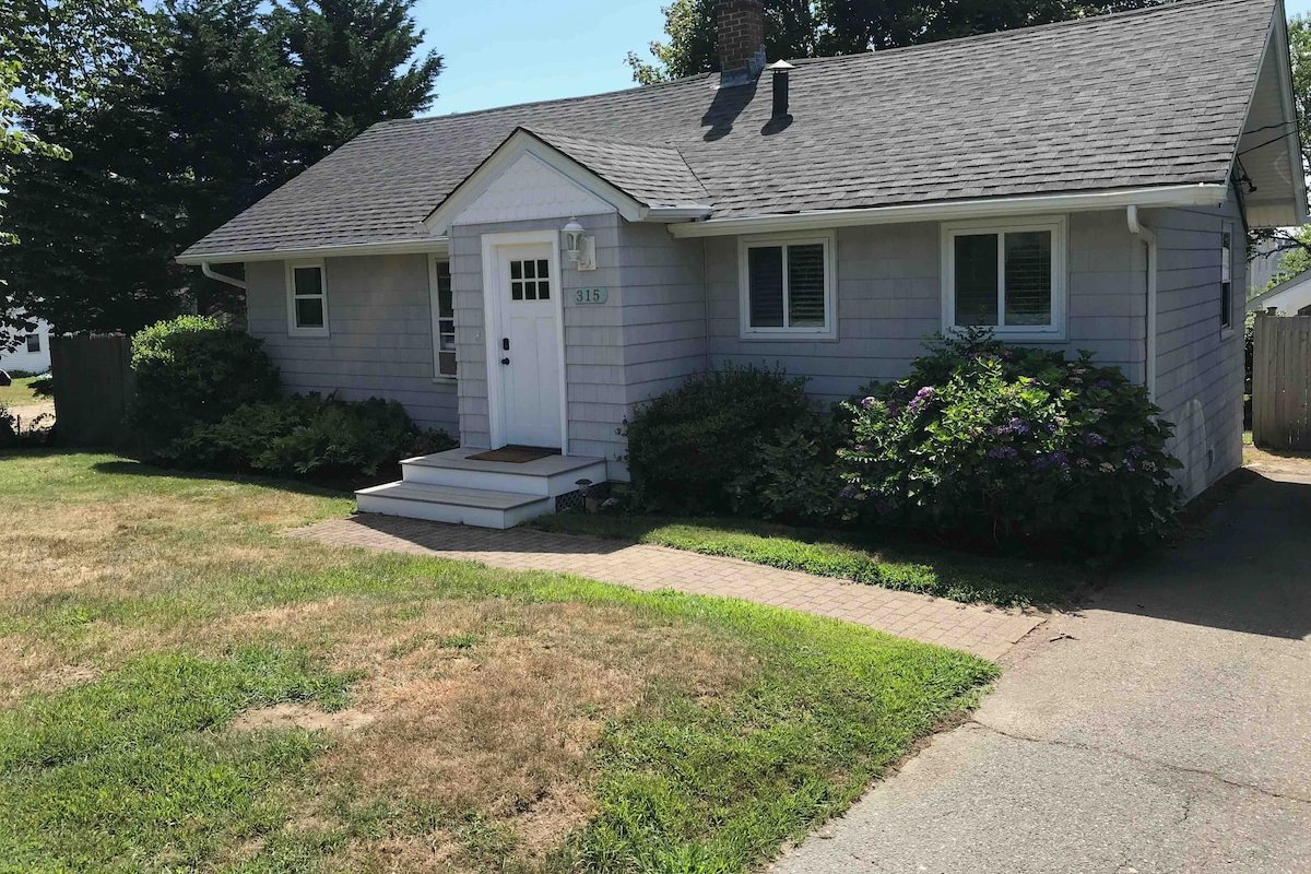 “The Cottages” Middletown/East Newport 3 cottages gallery image 3