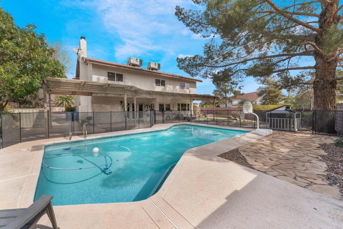 5bedroom By Strip & Airport w/ King Beds! gallery image 2