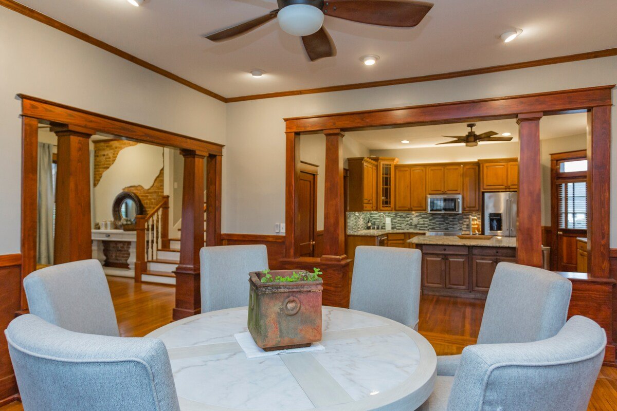 4 bedroom Near Downtown Luxury walk to everything! gallery image 3