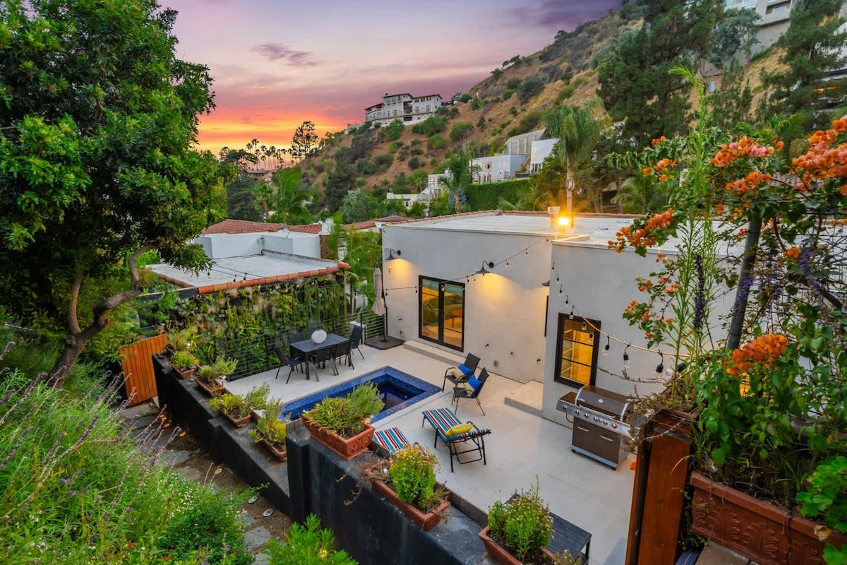 Hollywood Hills Oasis w/ Jacuzzi gallery image 2