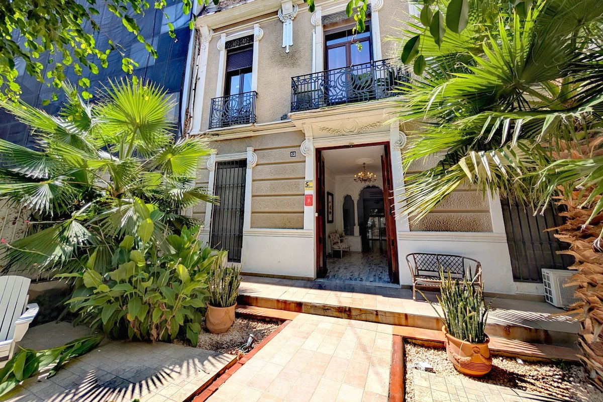 Huge 5 Bed Townhouse w/Gardens Perfect for Groups gallery image 3