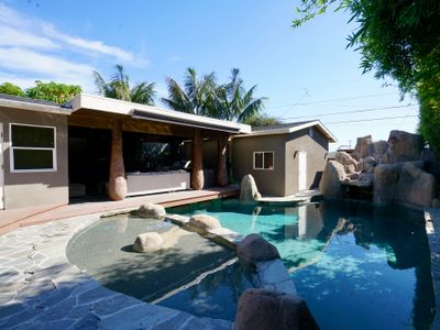 Tropical Vibes Near Beach! Jacuzzi Cave, 8 Beds!