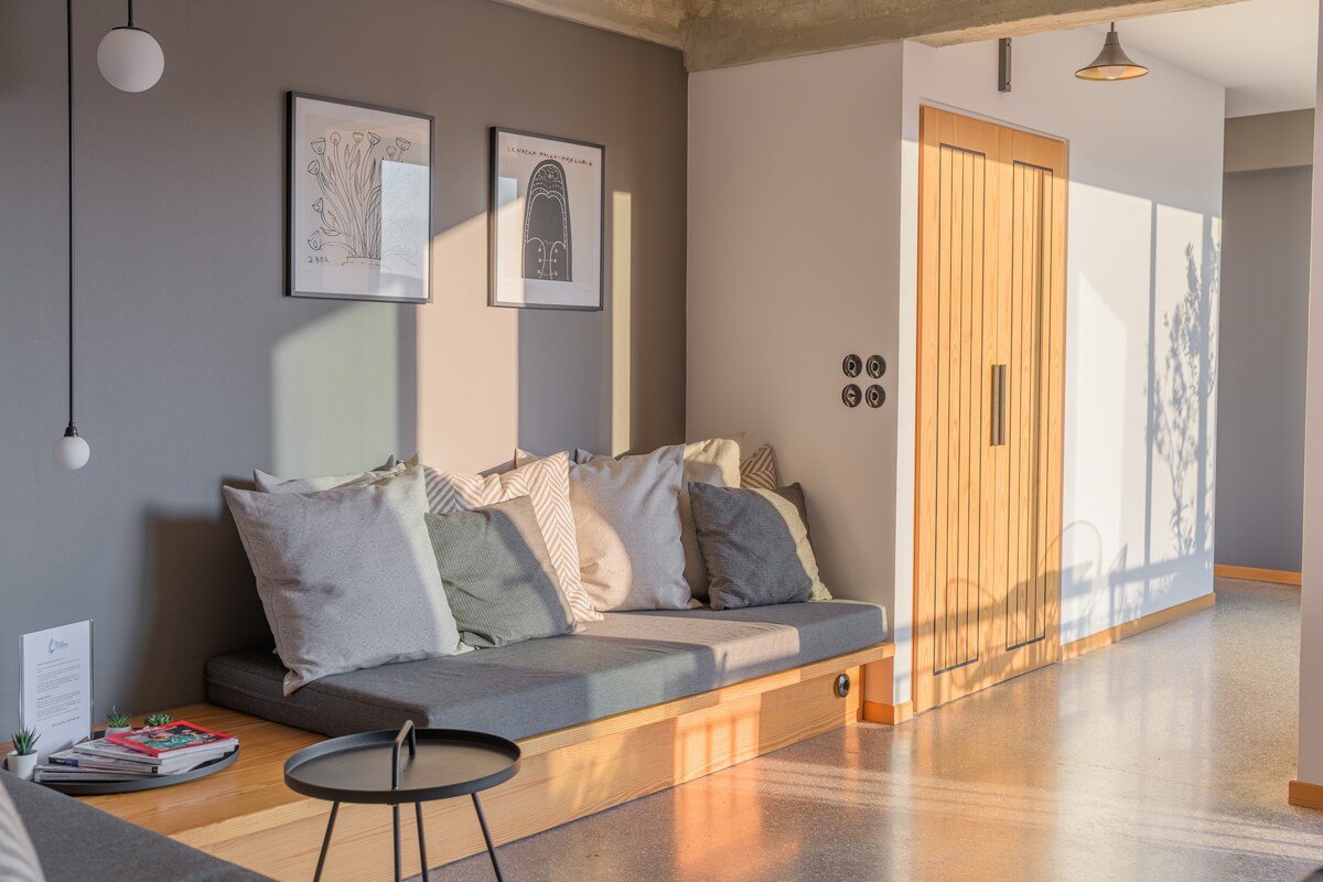 TheHostMaster Picturesque Acropolis Hill Penthouse gallery image 5