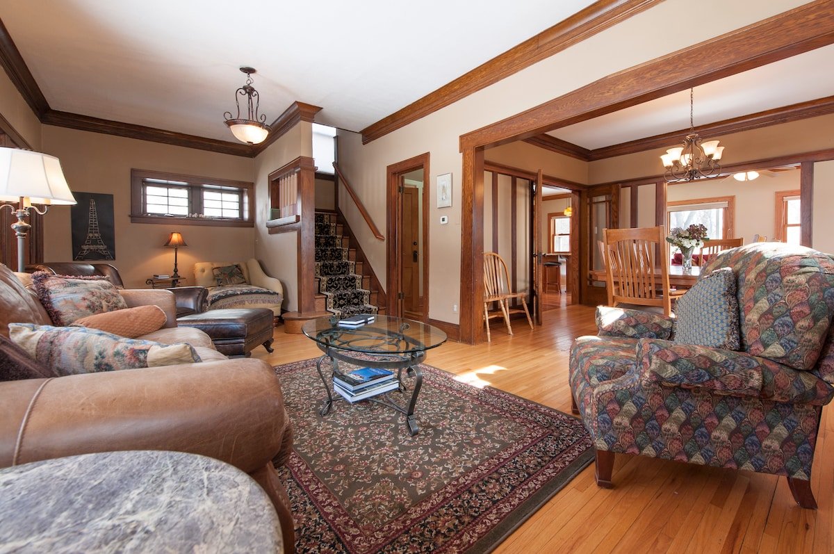 Linden Hills 4-BR/3-bath home gallery image 3