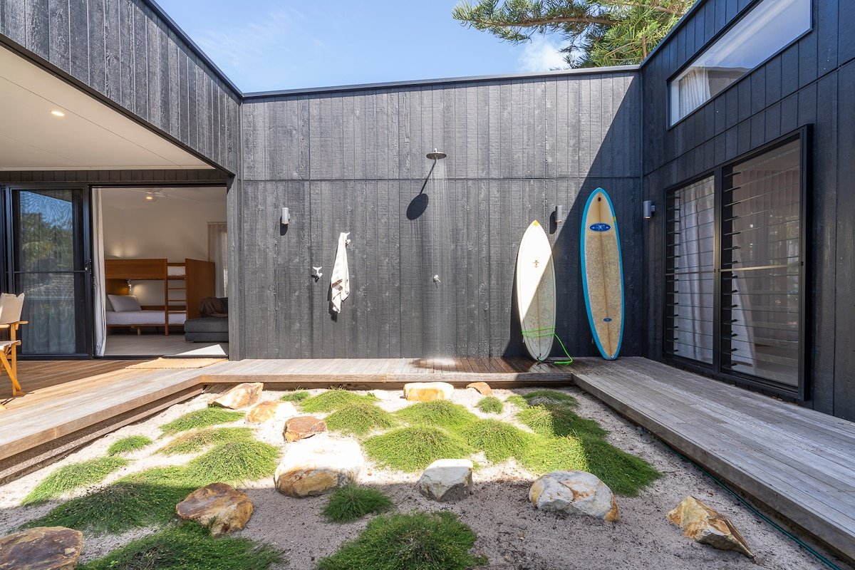 Barrels – Boomerang Beach gallery image 2