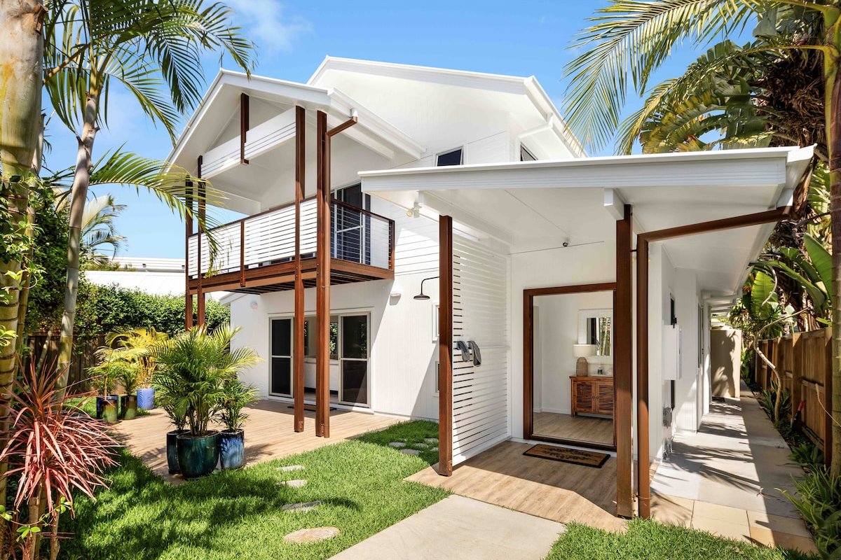 Gorgeous Byron Moon Home @ Belongil Beach gallery image 3